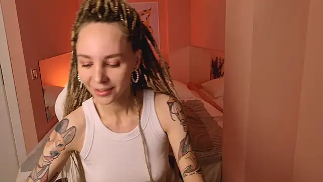 Snapshot of MiaGraham1 chatting on November 2025 08:21:01 PM MiaGraham1 online show from November 2025 08:21:01 PM