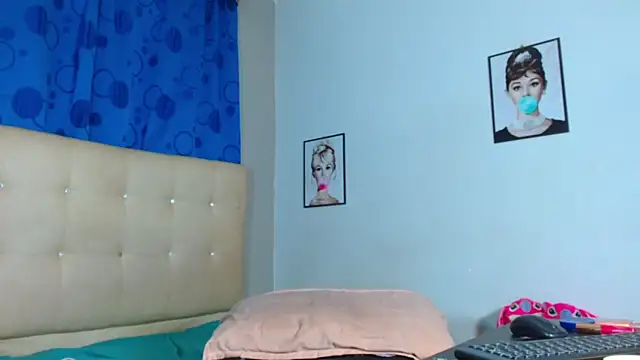 Snapshot of ebonny_ts chatting on September 2025 11:44:01 AM ebonny ts online show from September 2025 11:44:01 AM