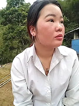 lylylove online show from May 2026 11:24:02 PM