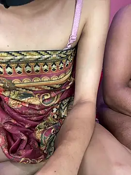 Snapshot of MayaCouple-1 chatting on May 2026 04:25:02 PM MayaCouple-1 online show from May 2026 04:25:02 PM