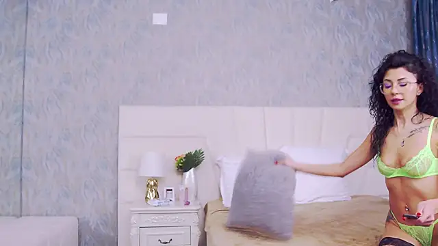 Snapshot of GraceRous chatting on November 2025 06:15:01 AM GraceRous online show from November 2025 06:15:01 AM