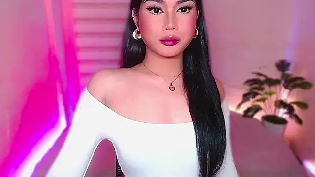 Snapshot of MissRumi_Hunter chatting on May 2026 10:38:02 PM MissRumi Hunter online show from May 2026 10:38:02 PM