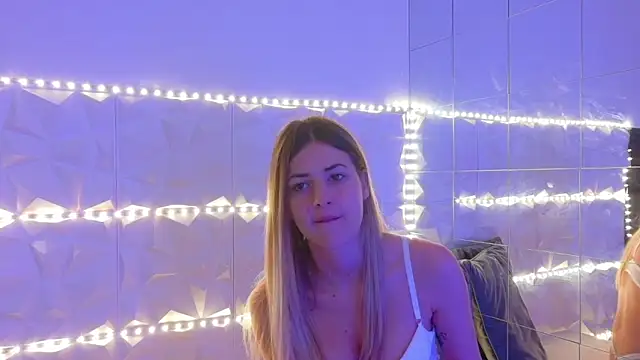 Aishha  online show from November 2025 06:08:01 AM