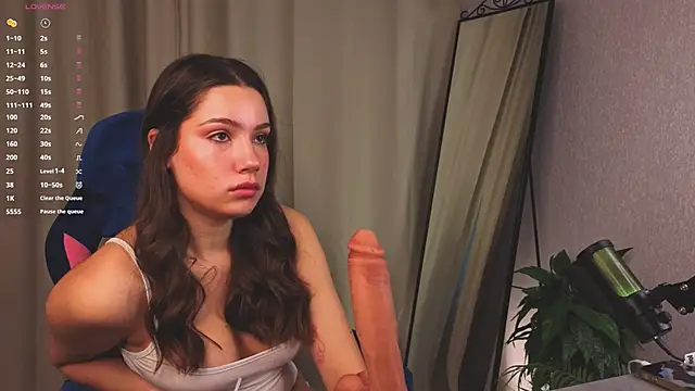 Snapshot of Tiny__Toon chatting on October 2025 06:16:02 AM Tiny Toon online show from October 2025 06:16:02 AM