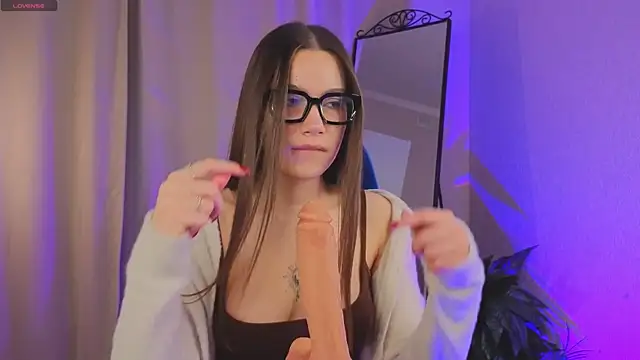 Snapshot of Tiny__Toon chatting on November 2025 06:35:02 AM Tiny Toon online show from November 2025 06:35:02 AM