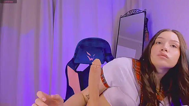 Snapshot of Tiny__Toon chatting on November 2025 09:35:01 AM Tiny Toon online show from November 2025 09:35:01 AM