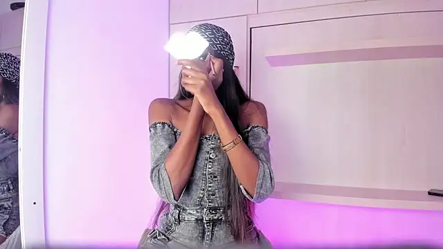 Stefannyevans  online show from March 2026 01:18:01 PM