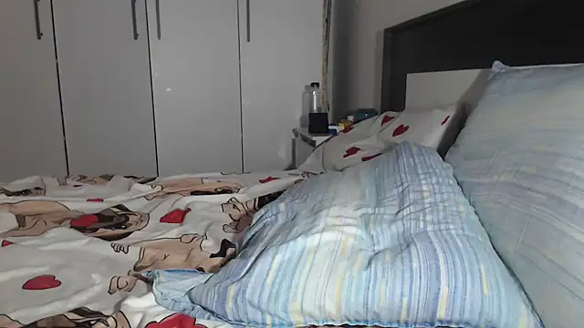 Snapshot of petite_danielle chatting on July 2026 10:24:02 PM petite danielle online show from July 2026 10:24:02 PM