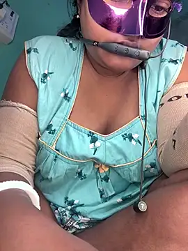 Snapshot of mimi87hoty chatting on February 2026 03:44:01 PM mimi87hoty online show from February 2026 03:44:01 PM