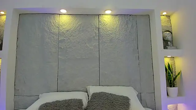 AlassiaHocthner online show from April 2026 11:37:01 AM