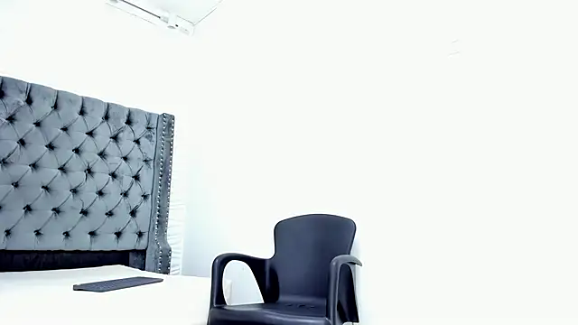 Snapshot of DOUGLAS_099 chatting on October 2025 04:22:02 AM DOUGLAS 099 online show from October 2025 04:22:02 AM