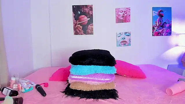 hailey hadid online show from January 2026 07:04:02 PM