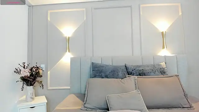 victoria bourne online show from November 2025 07:05:02 PM