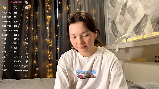 KiraVelvet online show from November 2025 08:40:01 AM