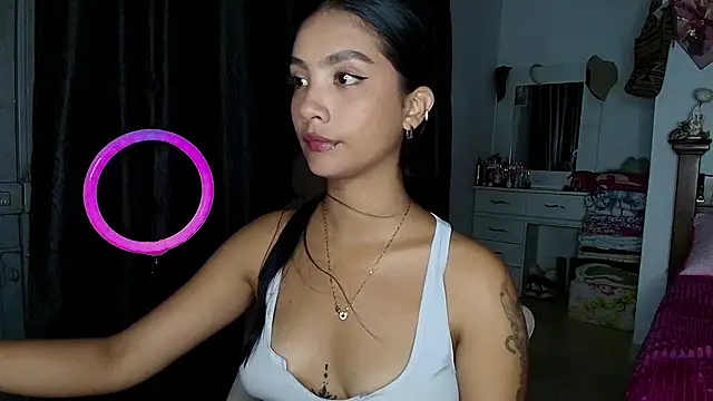 mia yireth online show from September 2025 12:22:02 AM