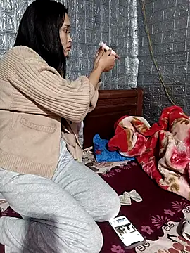 Snapshot of Lili_lovely chatting on December 2025 02:52:01 AM Lili lovely online show from December 2025 02:52:01 AM