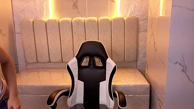 Snapshot of Mary_Luxx_TP chatting on November 2025 03:20:02 AM Mary Luxx TP online show from November 2025 03:20:02 AM