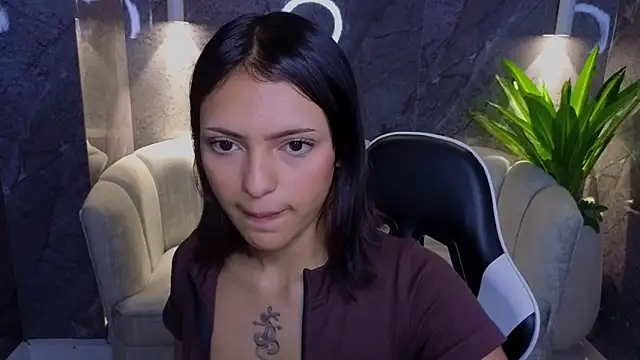 Snapshot of Mary_Luxx_TP chatting on November 2025 03:16:02 AM Mary Luxx TP online show from November 2025 03:16:02 AM