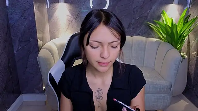 Snapshot of Mary_Luxx_TP chatting on November 2025 03:04:01 AM Mary Luxx TP online show from November 2025 03:04:01 AM