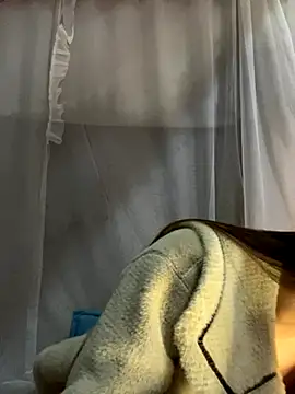 Snapshot of Hinne07 chatting on December 2025 12:15:02 AM Hinne07 online show from December 2025 12:15:02 AM