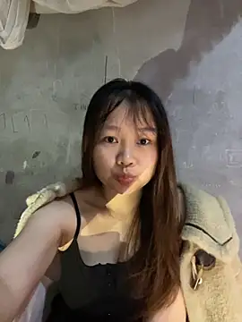 Snapshot of Hinne07 chatting on December 2025 01:02:02 AM Hinne07 online show from December 2025 01:02:02 AM