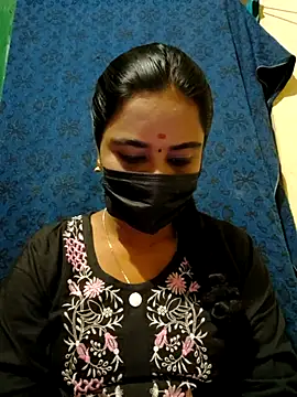 Snapshot of mini-queen chatting on November 2025 03:03:02 PM mini-queen online show from November 2025 03:03:02 PM