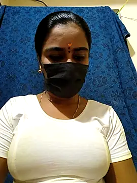 Snapshot of mini-queen chatting on November 2025 08:30:02 PM mini-queen online show from November 2025 08:30:02 PM