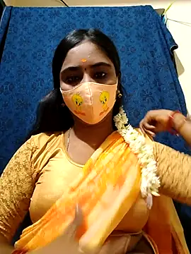 Snapshot of mini-queen chatting on November 2025 03:33:01 PM mini-queen online show from November 2025 03:33:01 PM