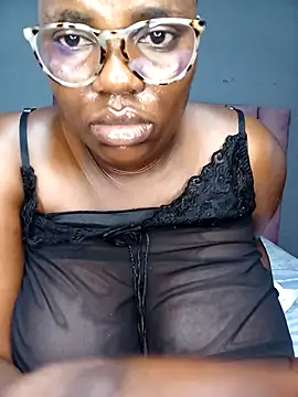 Snapshot of TheSpiceyQueen chatting on November 2025 08:18:01 AM TheSpiceyQueen online show from November 2025 08:18:01 AM