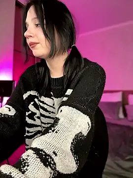 YourLittleDevil online show from February 2026 05:25:01 PM