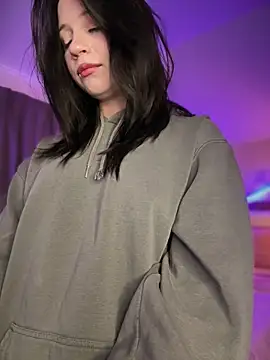 YourLittleDevil online show from April 2026 05:32:02 AM