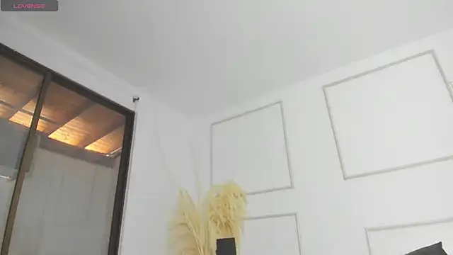 Snapshot of Emilywillis8 chatting on November 2025 01:23:01 PM Emilywillis8 online show from November 2025 01:23:01 PM