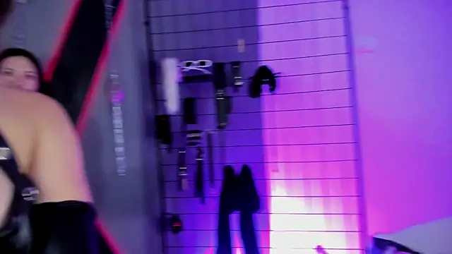 Snapshot of MissKara_Ariana_bdsm chatting on November 2025 10:49:02 AM MissKara Ariana bdsm online show from November 2025 10:49:02 AM