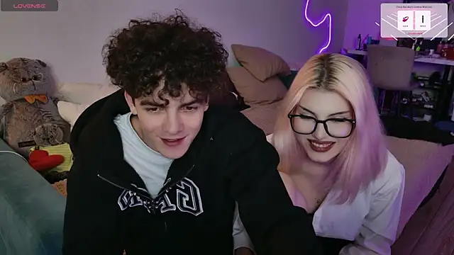 Snapshot of Alice18James chatting on September 2025 07:29:01 PM Alice18James online show from September 2025 07:29:01 PM