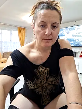 Fluturas2 online show from December 2025 01:16:02 PM