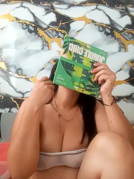 Snapshot of Alisson_Morgann chatting on November 2025 01:04:01 PM Alisson Morgann online show from November 2025 01:04:01 PM