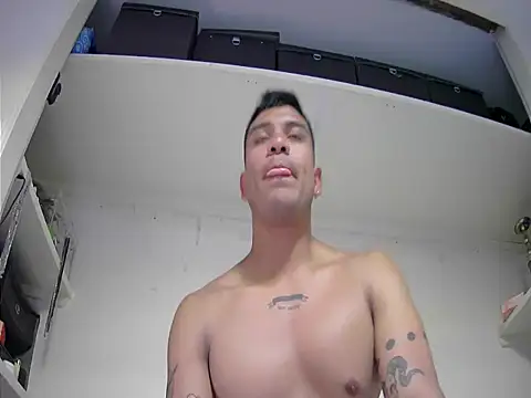 Snapshot of Romario28 chatting on October 2025 12:27:01 AM Romario28 online show from October 2025 12:27:01 AM