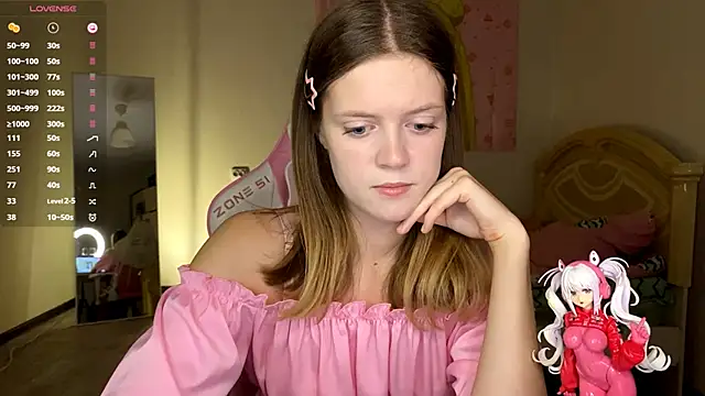 VibeQueenLucy online show from October 2025 01:34:01 PM