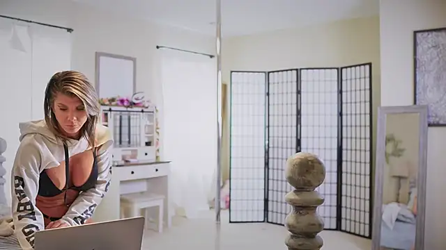 Snapshot of ErinDraven23 chatting on September 2025 05:49:01 PM ErinDraven23 online show from September 2025 05:49:01 PM