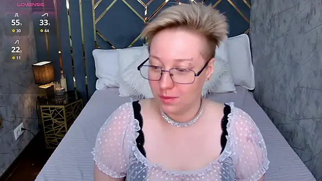 Snapshot of AlexandraGreen chatting on January 2026 04:00:01 PM AlexandraGreen online show from January 2026 04:00:01 PM