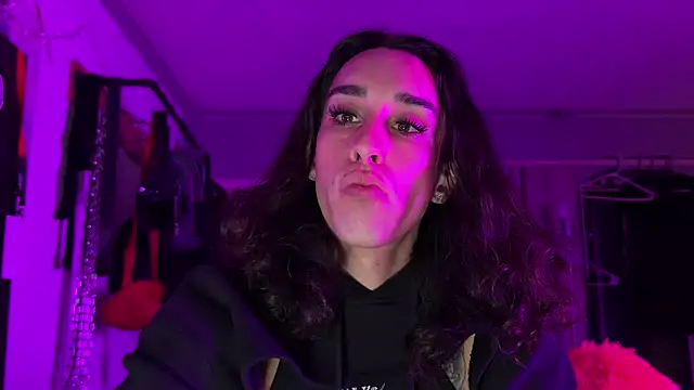 xoFrankie online show from November 2025 02:10:01 AM