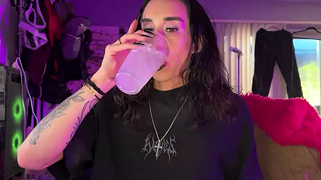 Snapshot of xoFrankie chatting on January 2026 10:34:01 PM xoFrankie online show from January 2026 10:34:01 PM