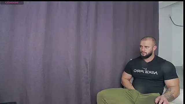 Snapshot of RickyMiami1 chatting on November 2025 06:52:02 PM RickyMiami1 online show from November 2025 06:52:02 PM