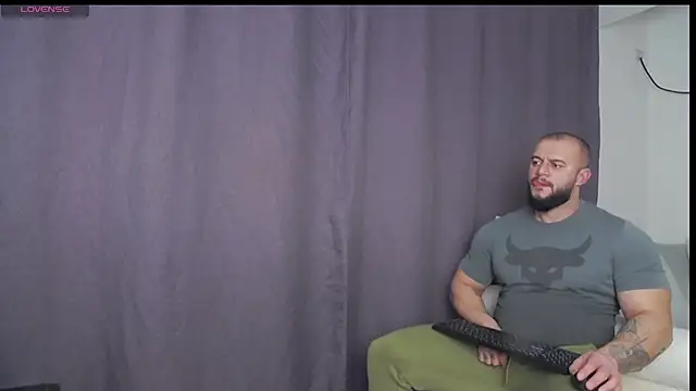 Snapshot of RickyMiami1 chatting on December 2025 06:35:02 PM RickyMiami1 online show from December 2025 06:35:02 PM