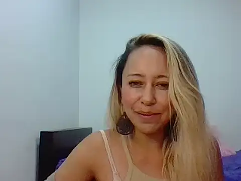 leah susman online show from September 2025 02:00:02 AM