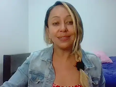 leah susman online show from December 2025 02:21:01 AM