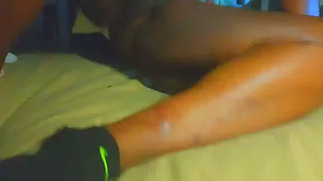 Snapshot of CinnaCakesss chatting on November 2025 12:15:02 PM CinnaCakesss online show from November 2025 12:15:02 PM