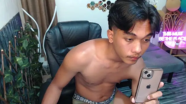 Snapshot of chris_hot_asian_loverboy chatting on November 2025 03:11:01 PM chris hot asian loverboy online show from November 2025 03:11:01 PM