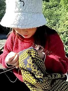 lusy-000 online show from November 2025 02:01:02 AM