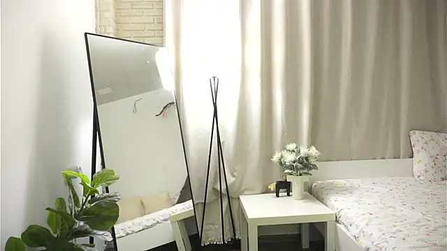 Anna Nicol online show from October 2025 02:34:01 PM